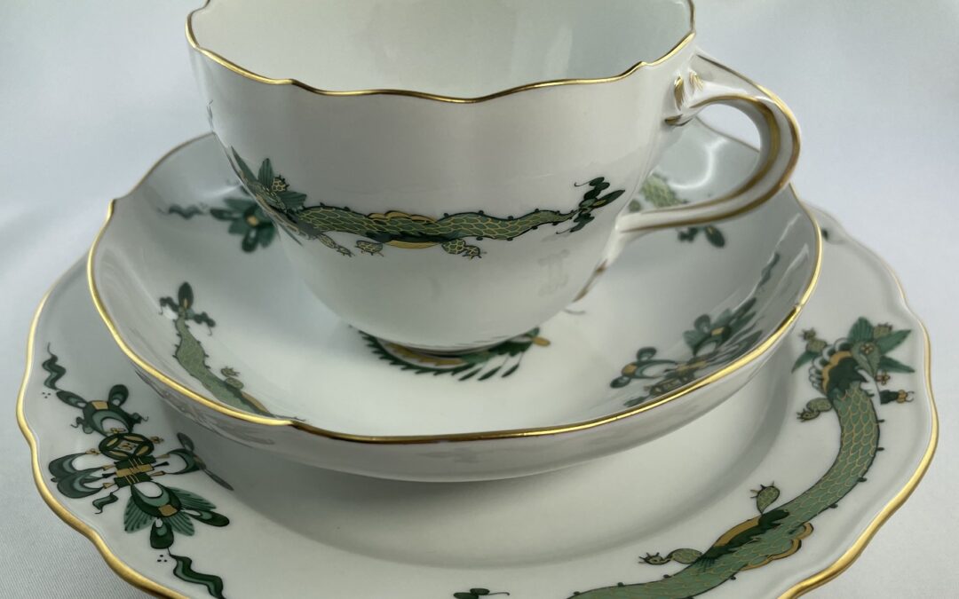 Meissen Porzellan Kaffeegedeck / Gedeck reicher Drache grün Teller Kaffeetasse