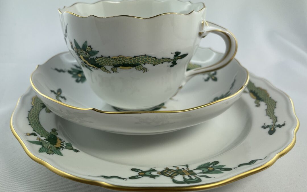 Meissen Porzellan Kaffeegedeck / Gedeck reicher Drache grün Teller Kaffeetasse