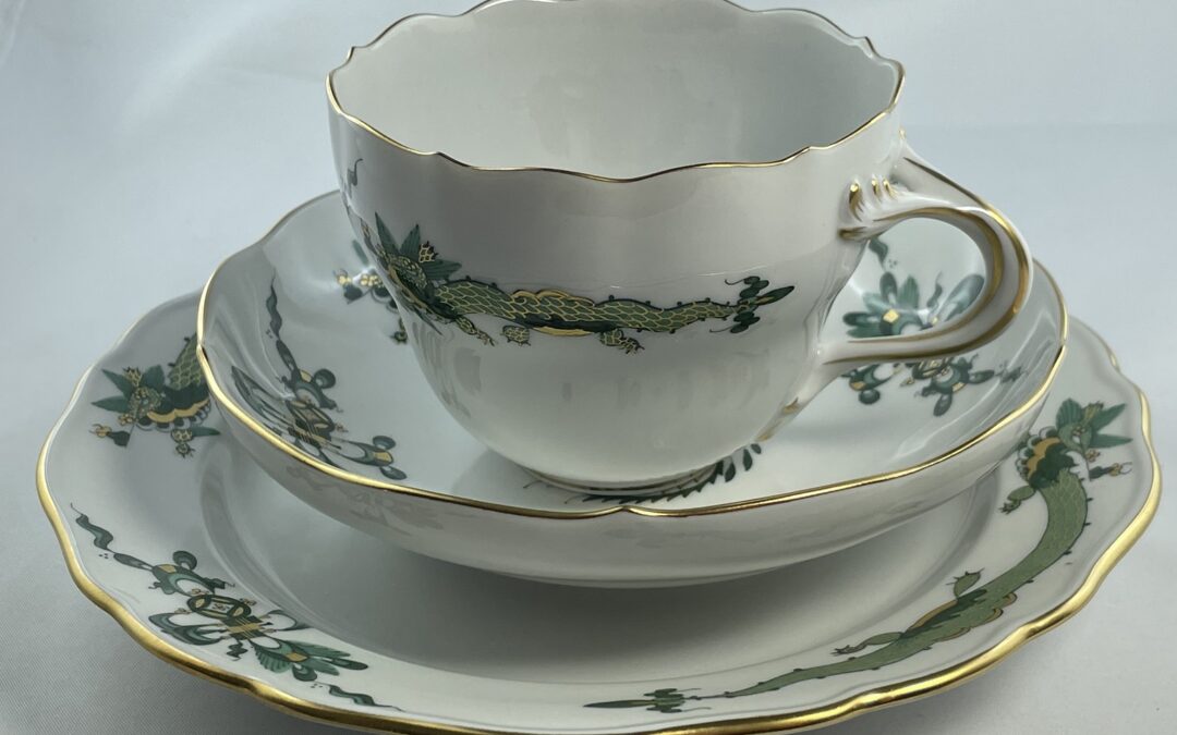 Meissen Porzellan Kaffeegedeck / Gedeck reicher Drache grün Teller Kaffeetasse