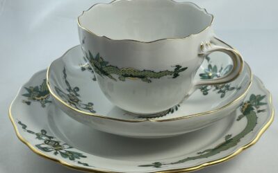 Meissen Porzellan Kaffeegedeck / Gedeck reicher Drache grün Teller Kaffeetasse
