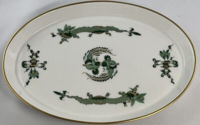Meissen Porzellan Tablett / Kuchenplatte / Platte reicher Drache grün 27,2 cm