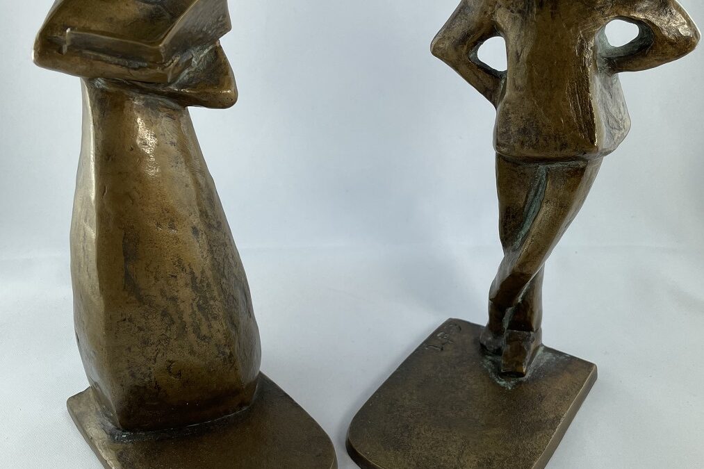Eva de Maizière 1915-2003 Bronze Buchstützen – Skulptur / Figur Mann & Frau