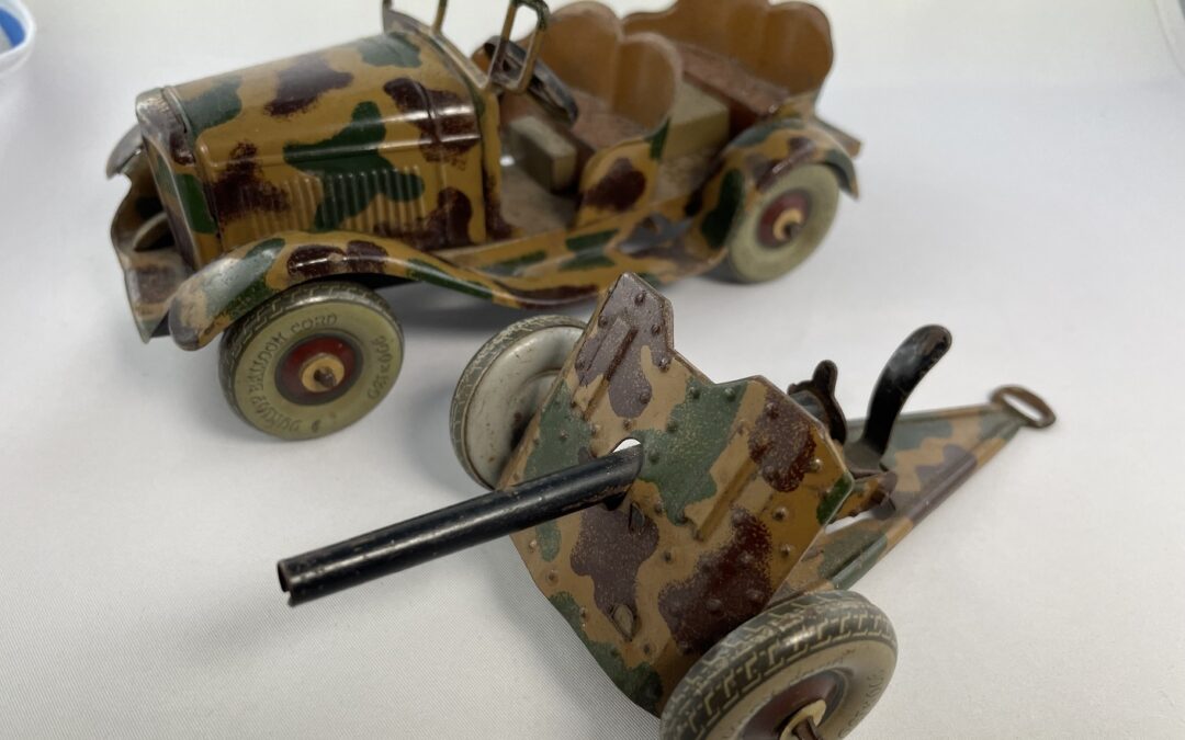Tippco Militär Auto Kübelwagen mit Pak / Geschütz Blechspielzeug – Tipp & Co