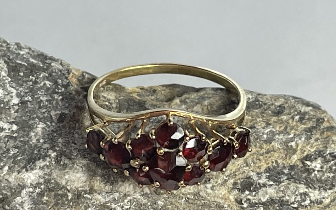 Vintage Granatring / Granat Ring 333 / 8k Gold Böhmen ? – Handarbeit