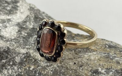 Vintage Granatring / Granat Blumen Blüten Ring 333 / 8kt Gold Böhmen Handarbeit