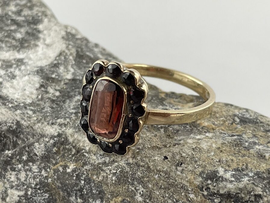 Vintage Granatring / Granat Blumen Blüten Ring 333 / 8kt Gold Böhmen Handarbeit