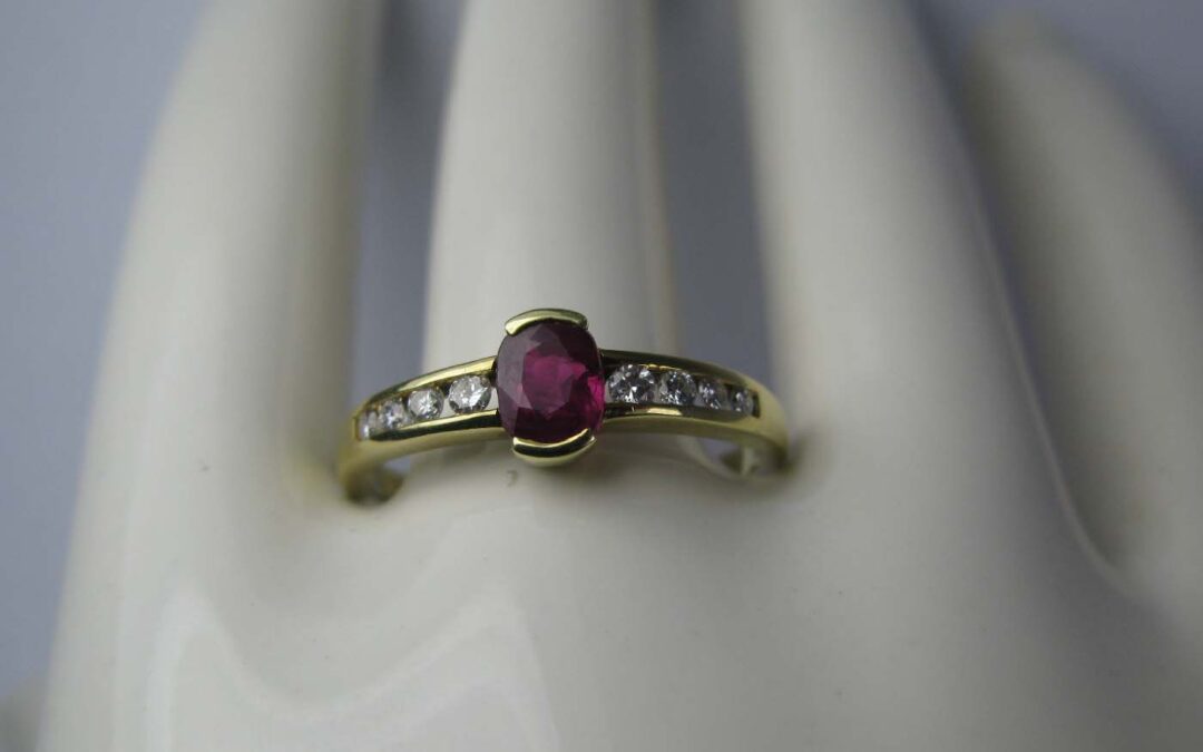 Rubin Brillant Ring 585 / 14kt Gold 8x Brillant 0,15ct Rubin 0,3ct Handarbeit