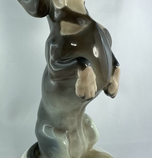 KPM Berlin Porzellan Dackel / Dachshund Figur / Skulptur – Wilhelm Carl Robra