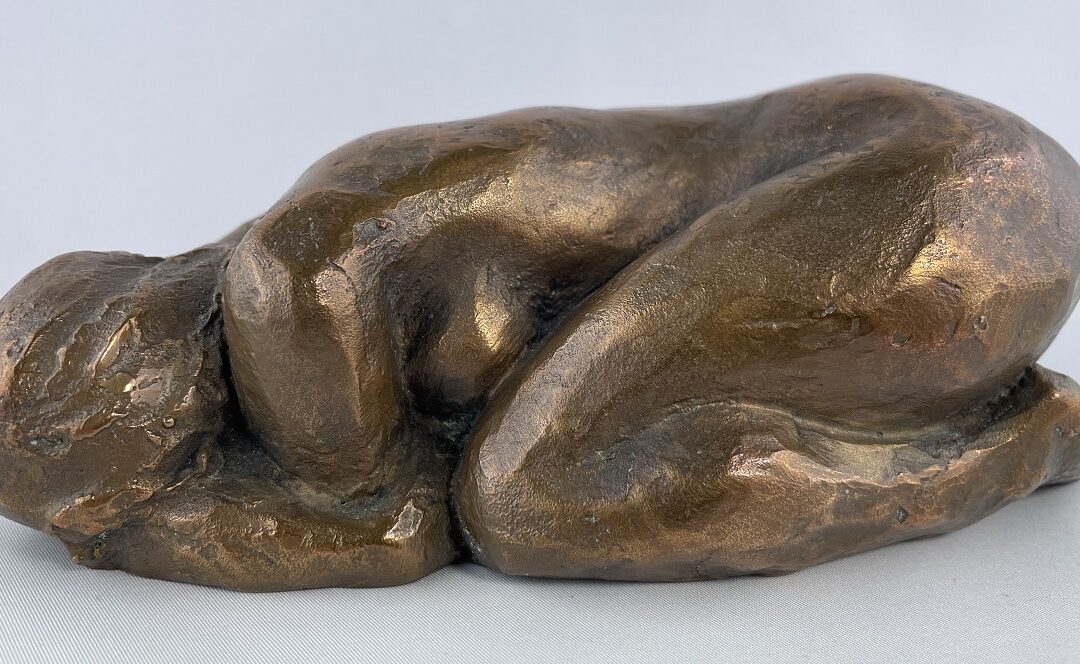 Marie-Josèphe Bourron 1931-2021 Bronze Figur Skulptur Kleine Liegende Frankreich