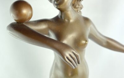 F. Zwierzejewski Bronze Skulptur Figur Kugelspielerin Athletin Frau Akt
