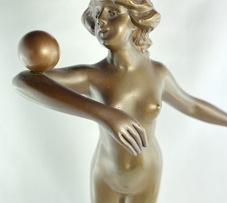 F. Zwierzejewski Bronze Skulptur Figur Kugelspielerin Athletin Frau Akt