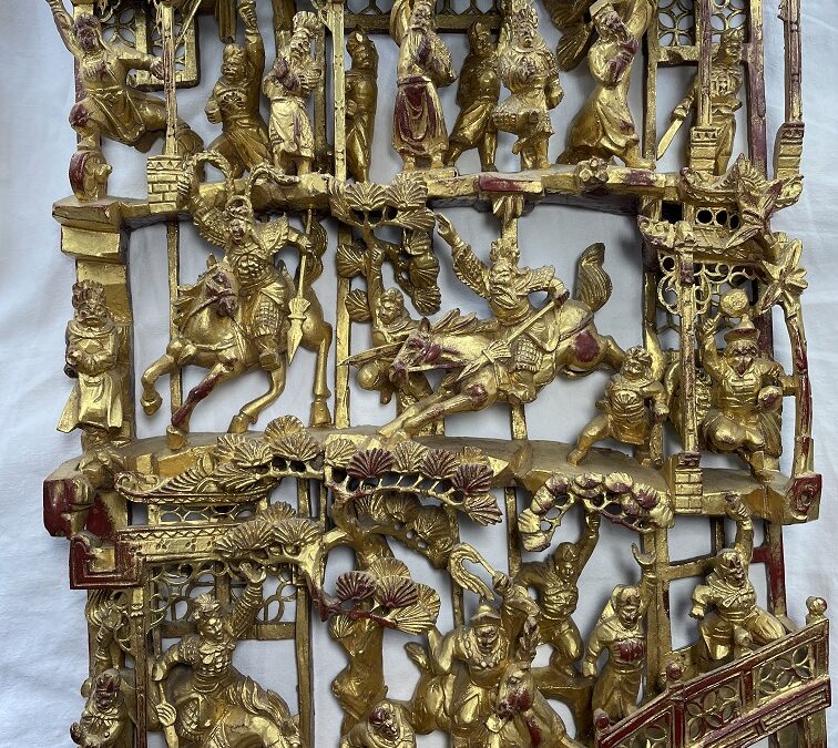 China Schnitzpaneel Holz Relief Vergoldet Krieger Pferde Dämone 19. Jh.
