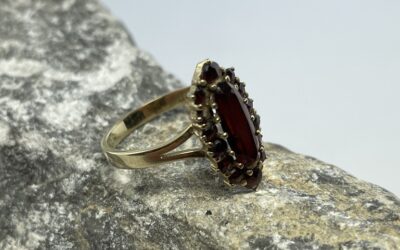 Vintage Granatring / Granat Blumen Blüten Ring 333 / 8kt Gold Böhmen Handarbeit