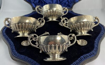 4x Henkel Salz Becher 1894 – 4 Löffel 1892 Sterling Silber James Wakely England