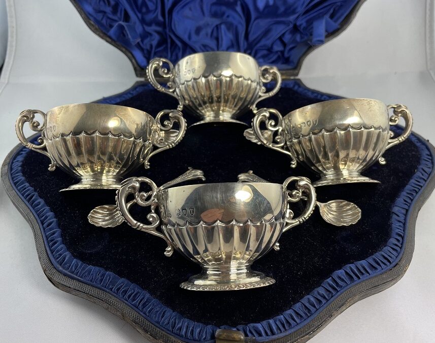 4x Henkel Salz Becher 1894 – 4 Löffel 1892 Sterling Silber James Wakely England